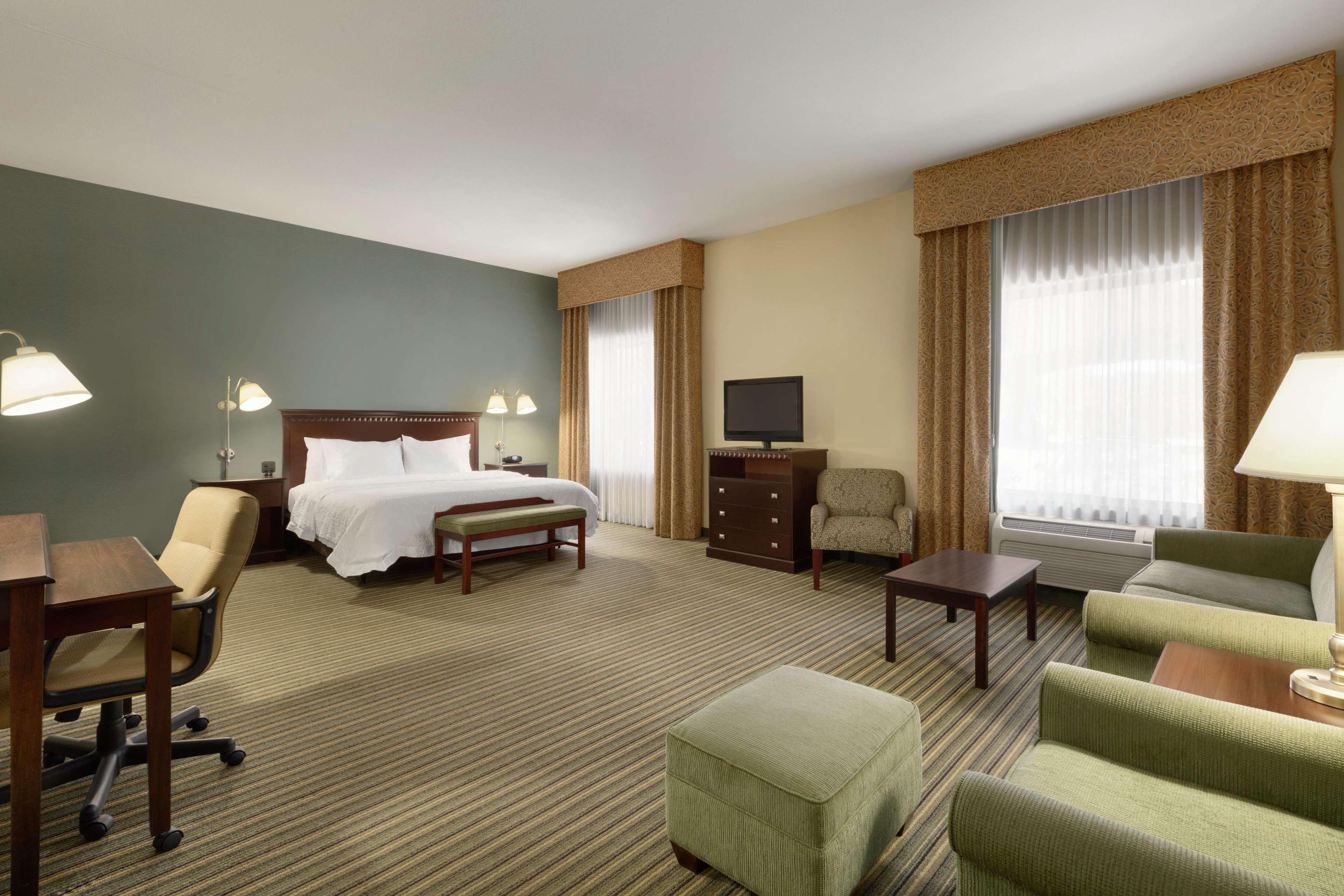 Hampton Inn & Suites Thousand Oaks Exterior photo