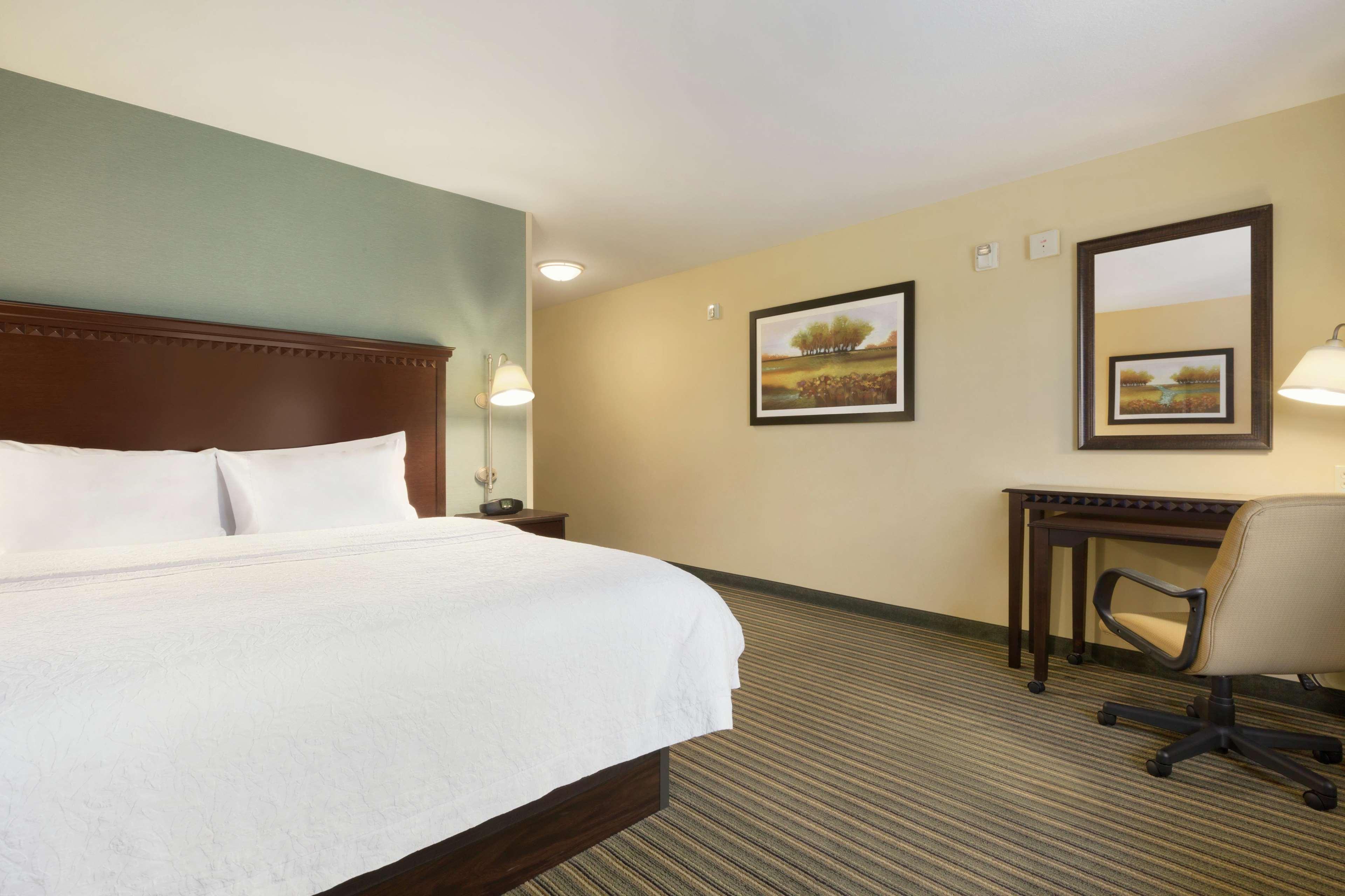 Hampton Inn & Suites Thousand Oaks Exterior photo